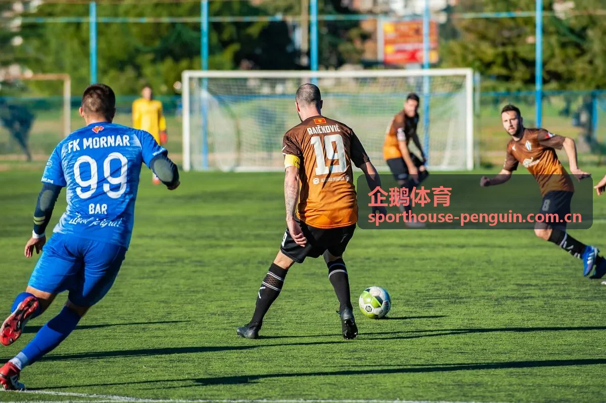 企鹅体育恒温游泳馆泳道