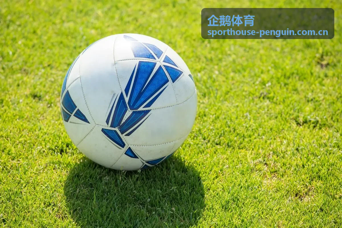 企鹅体育青训学院游泳教练林晓婷